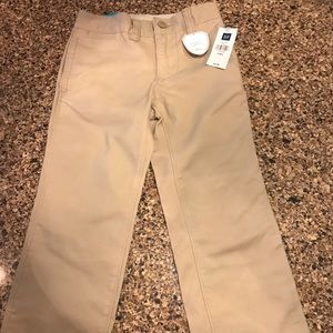 NWT GAP Kids khaki Size 5